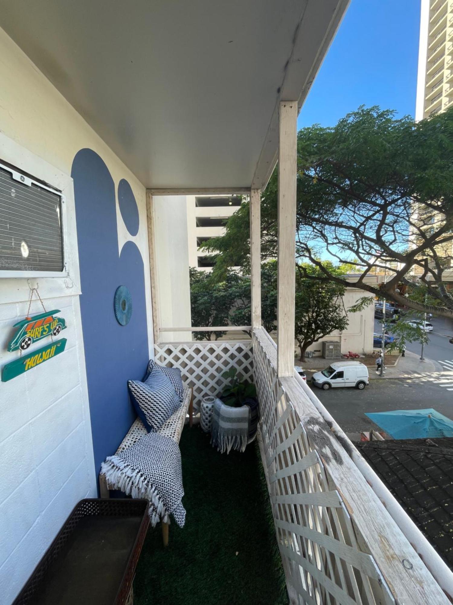 Stylish Near Kuhio Apartment *
